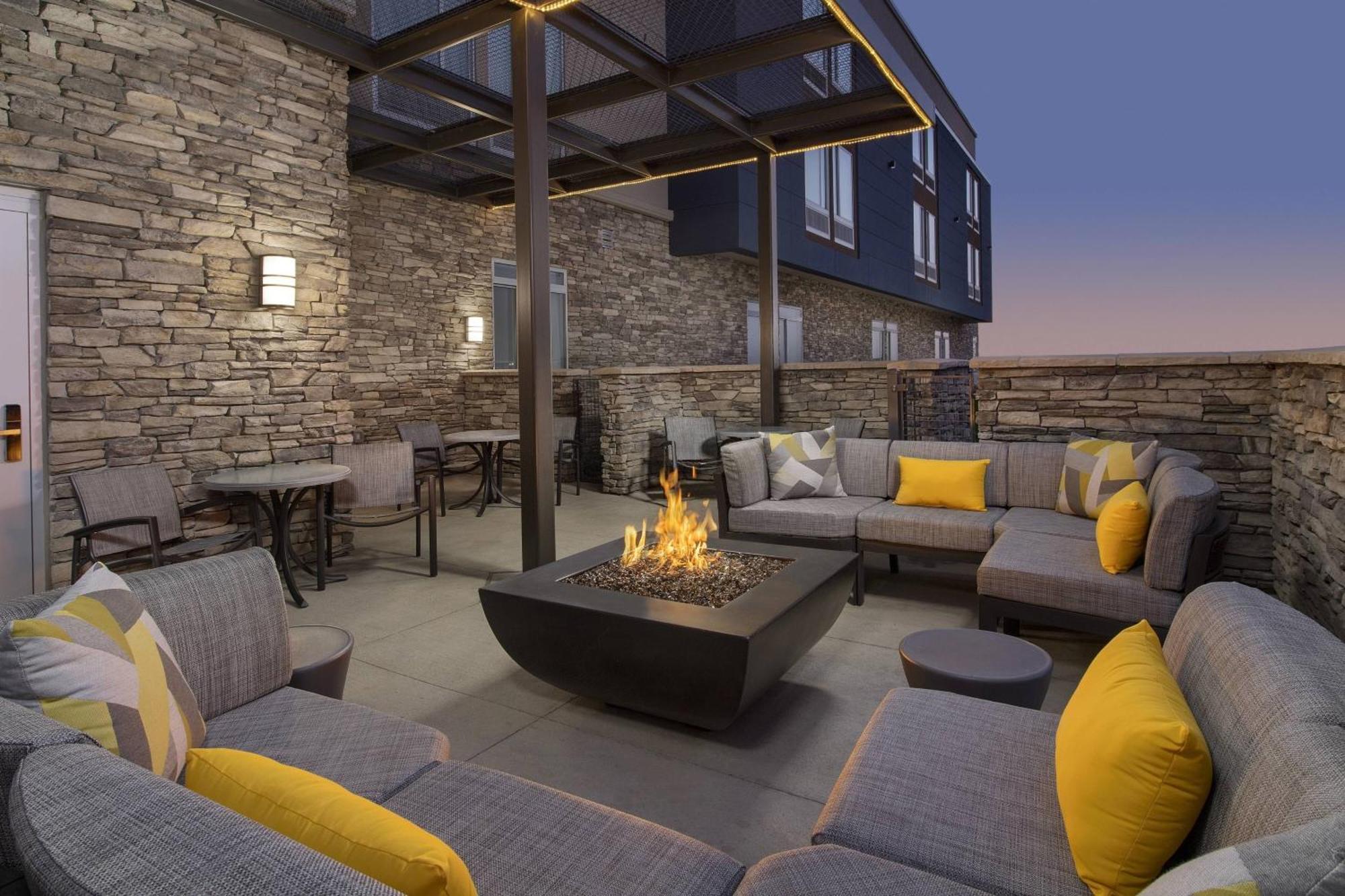Springhill Suites By Marriott Loveland Fort Collins/Windsor Exterior photo